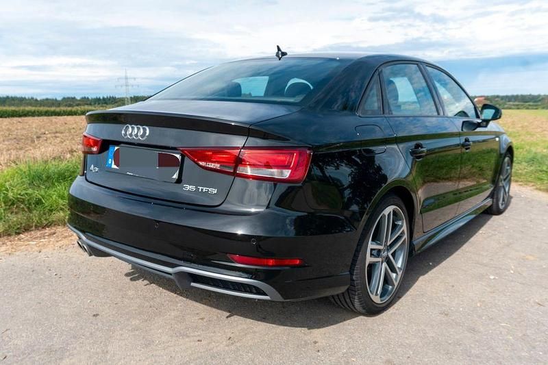 Gebraucht Audi A3 Sport 150 PS (110 kW) 2018 Schwarz Limousine