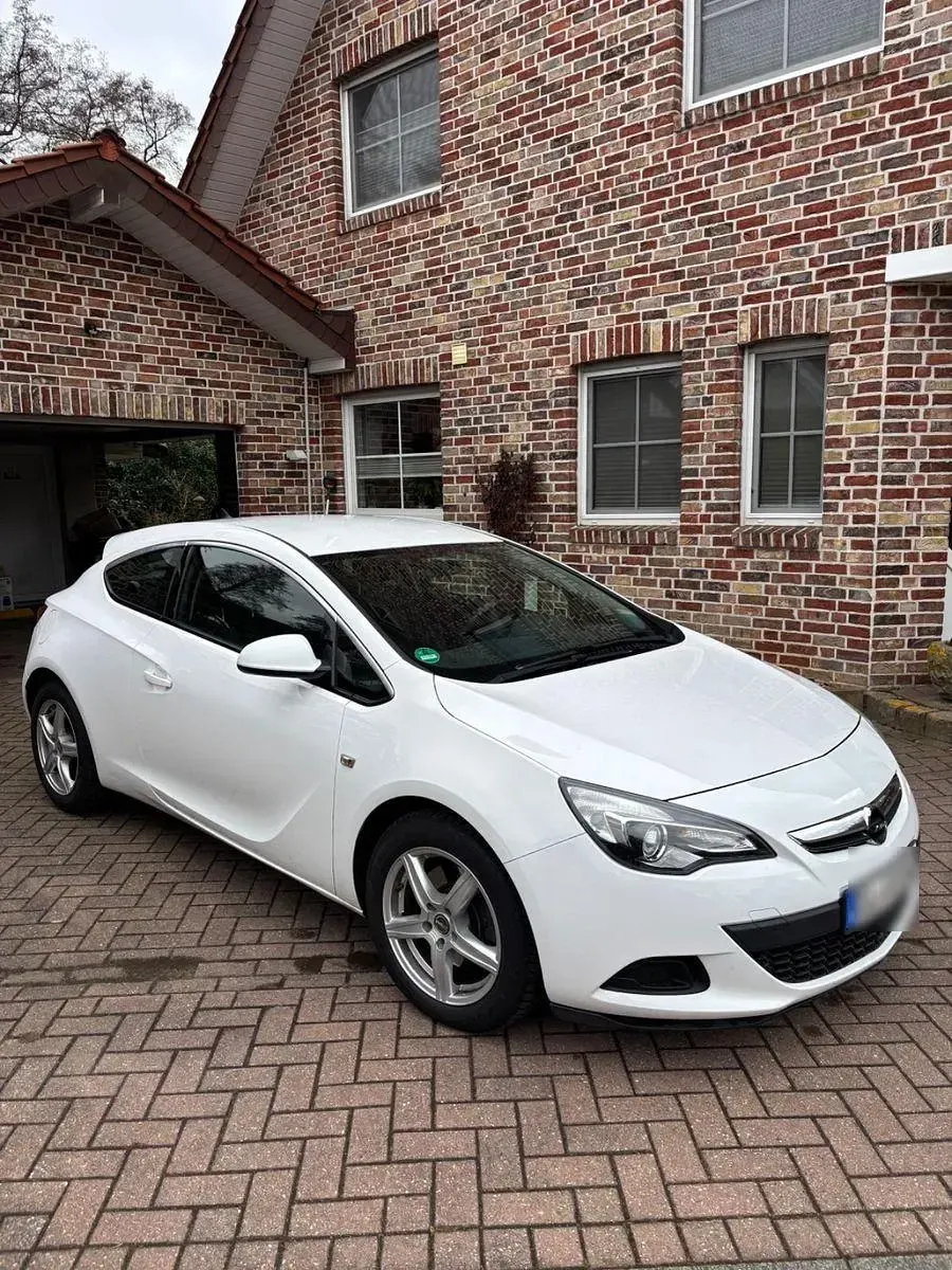 Gebraucht Opel Astra GTC 165 PS (121 kW) 2014 Weiß Limousine