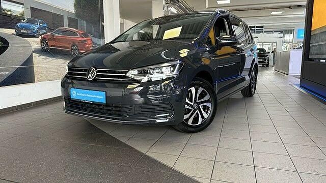Uranograu Gebraucht 2022 VW Touran Active Van / Kleinbus | 32.270 € (Etwas zu teuer) - Bild 1/2