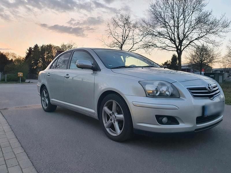 Gebraucht Toyota Avensis 177 PS (130 kW) 2007 Silber Limousine