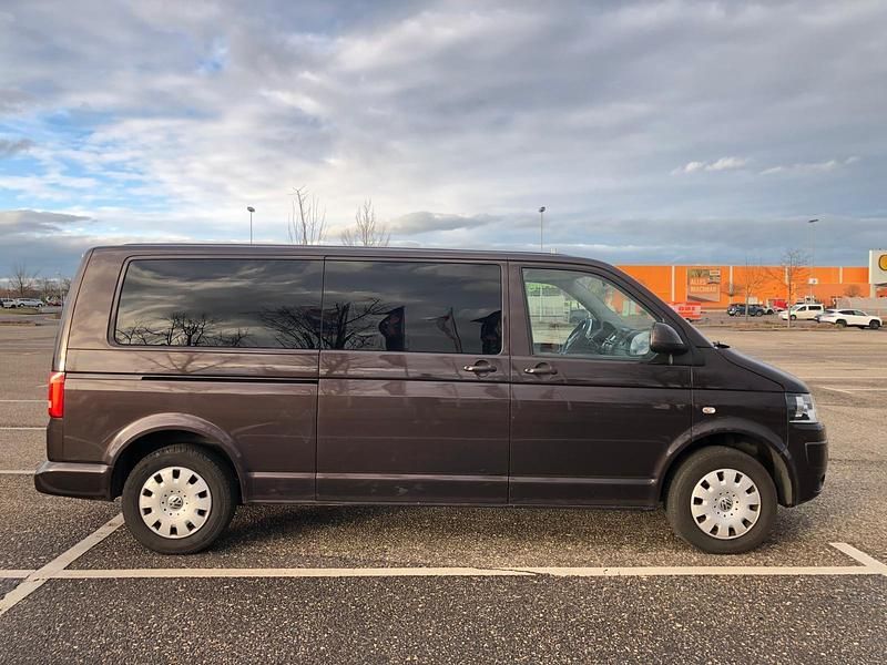 Używany VW T5 102 KM (75 kW) 2011 Purpurowy Van