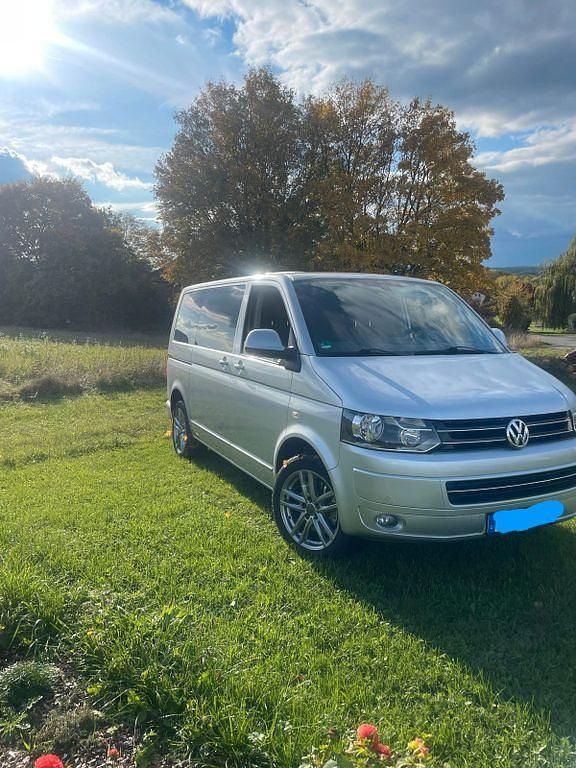 Usado VW Multivan 179 CV (131 kW) 2010 Plateado Monovolumen