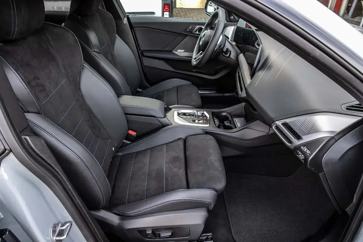 Neu BMW 220 M Sport 170 PS (125 kW) 2026 Silber Coupé