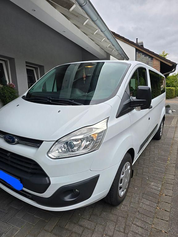Weiß Gebraucht 2017 Ford Transit Custom Trend Van / Kleinbus | 20.600 € (Etwas zu teuer) - Bild 1/4