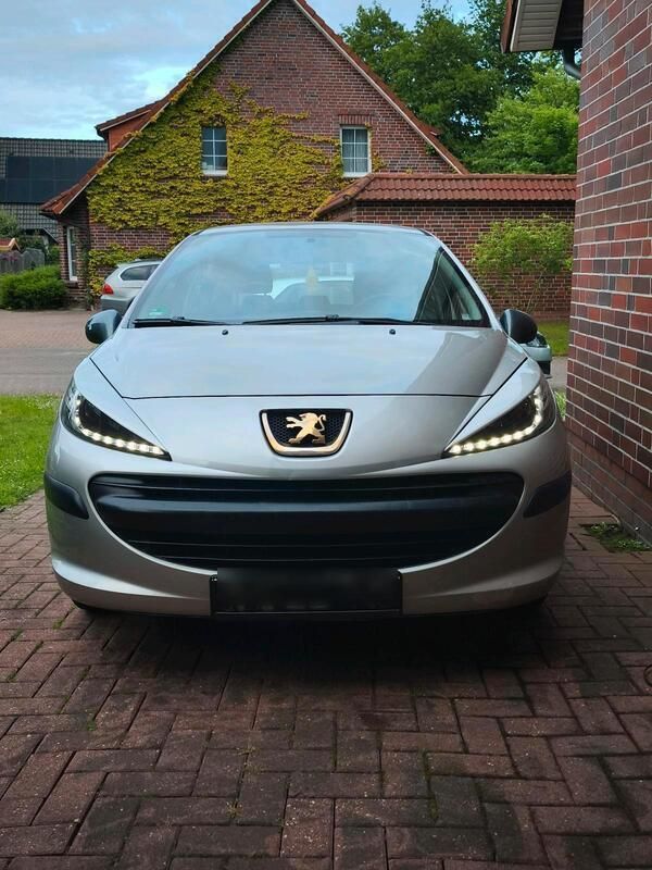 Grau Gebraucht 2007 Peugeot 207 Kleinwagen | 2.200 € - Bild 1/4