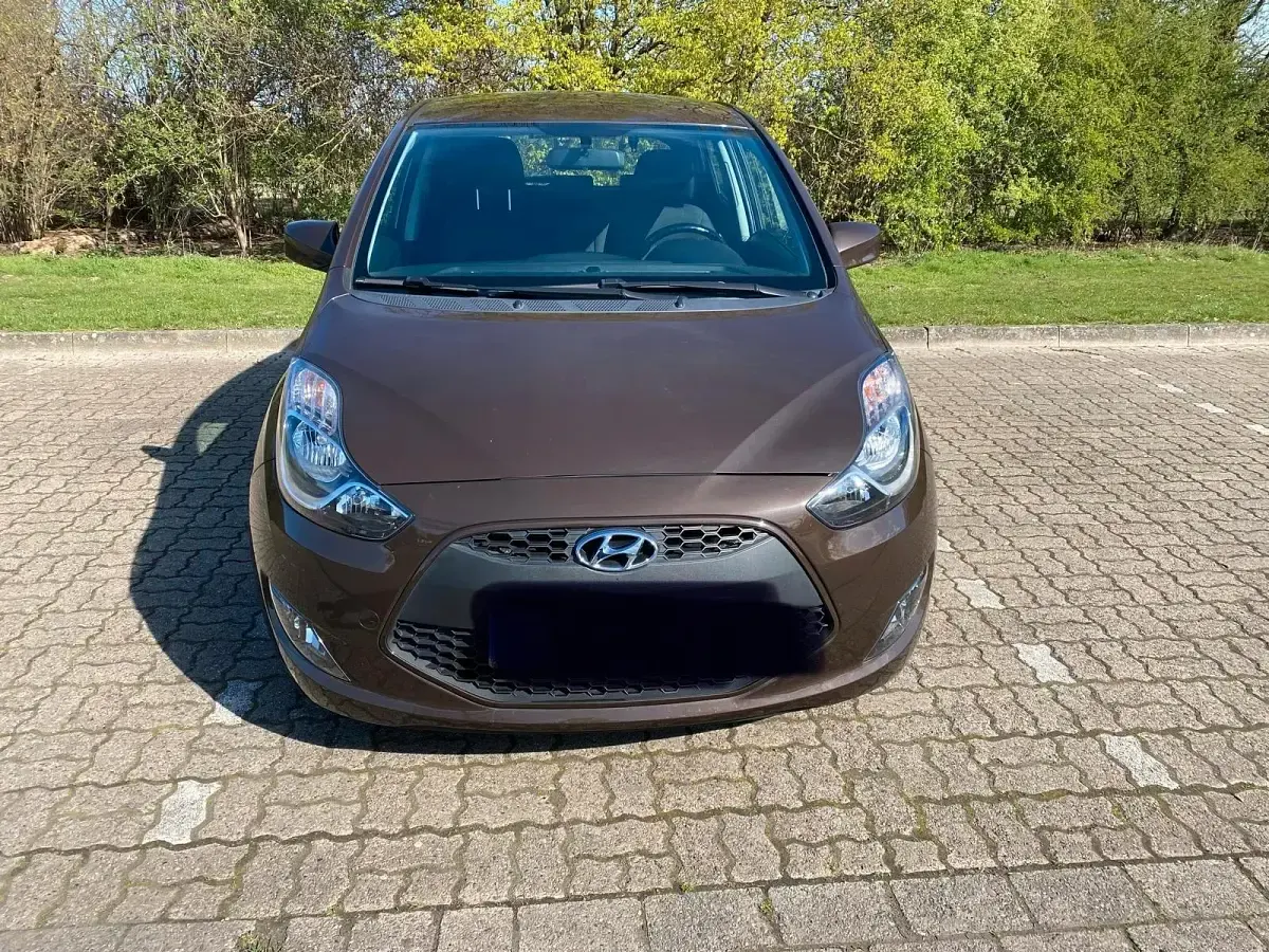 Gebraucht Hyundai i20 90 PS (66 kW) 2017 Braun Limousine