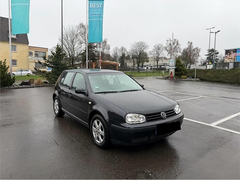 Gebraucht VW Golf IV 75 PS (55 kW) 2002 Schwarz Kleinwagen