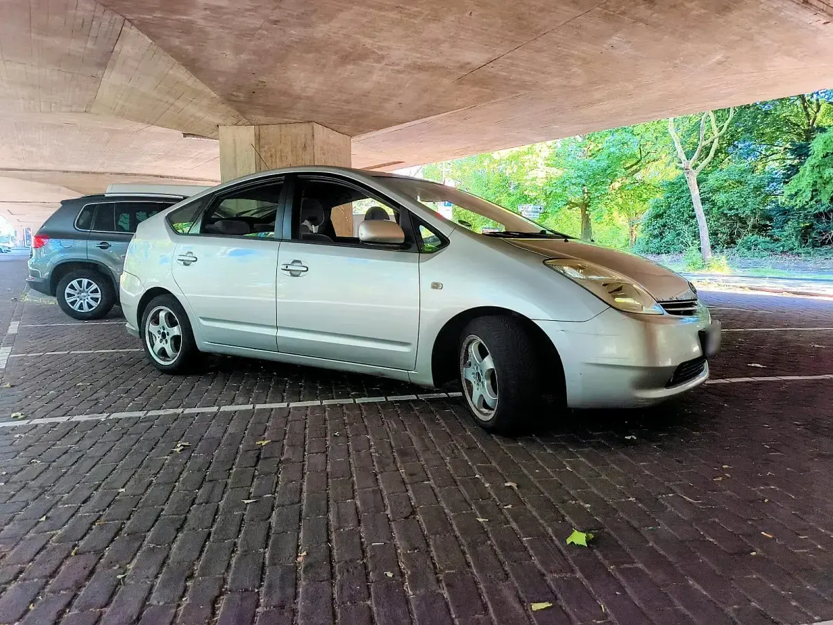 Gebraucht Toyota Prius 111 PS (81 kW) 2004 Silber Kleinwagen