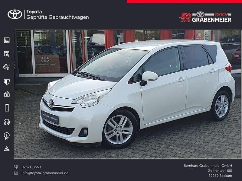 Novaweiss perleffekt Gebraucht 2012 Toyota Verso-S Club Kombi | 6.990 € (Fairer Preis) - Bild 1/4