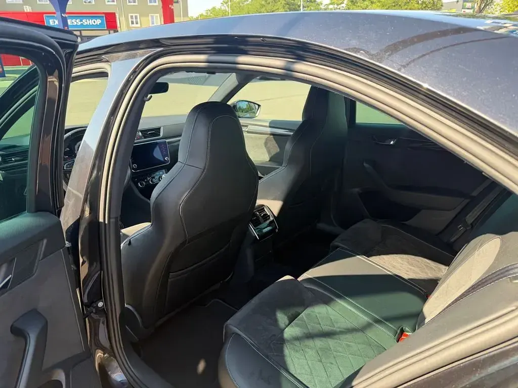 Gebraucht Skoda Superb SportLine 150 PS (110 kW) 2018 Schwarz Limousine