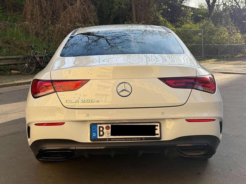 Gebraucht Mercedes CLA250e AMG 160 PS (117 kW) 2021 Weiß Limousine