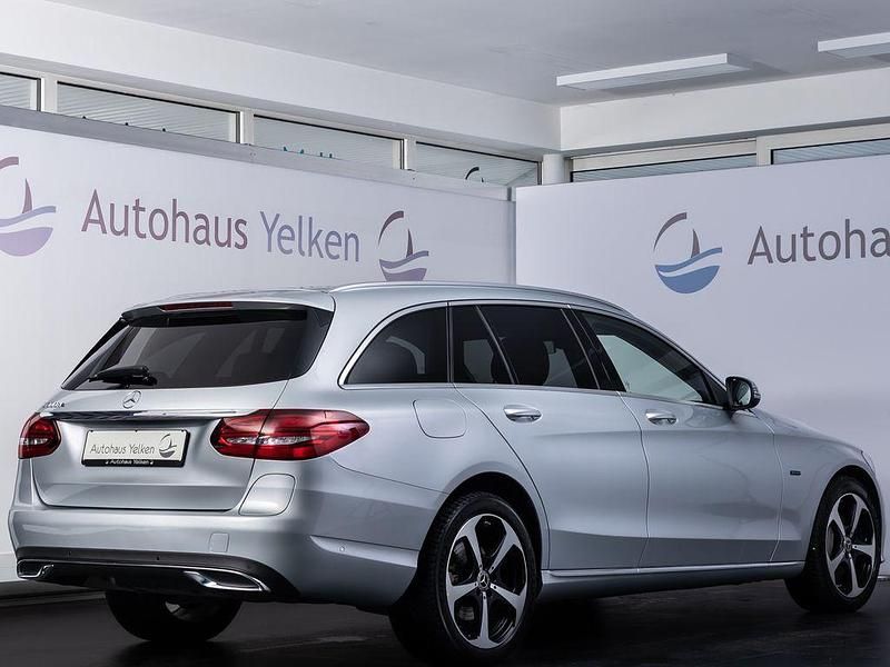 Gebraucht Mercedes C300e Avantgarde 306 PS (225 kW) 2021 Silber Limousine