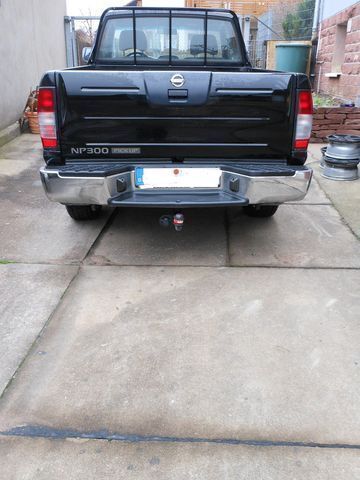 Gebraucht Nissan Navara 133 PS (97 kW) 2011 Schwarz Pickup