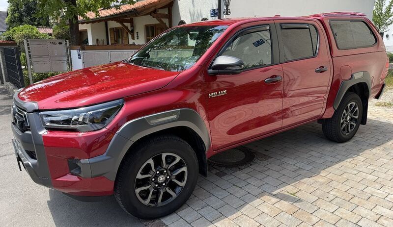 Rot Gebraucht 2023 Toyota HiLux Abholung | 48.600 € (Fairer Preis) - Bild 1/4