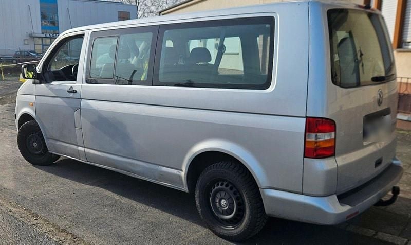 Gebraucht VW Shuttle 131 PS (96 kW) 2025 Silber Van / Kleinbus
