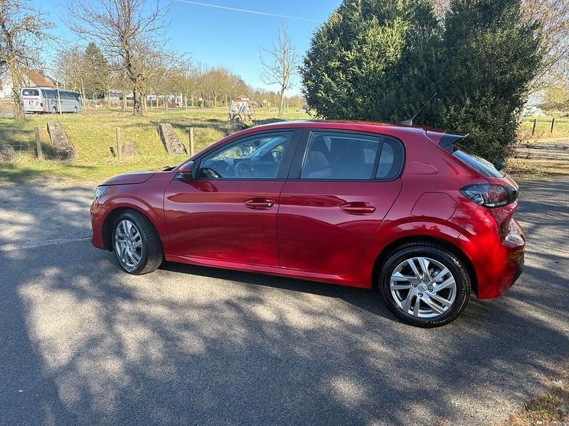 Gebraucht Peugeot 208 Active 101 PS (74 kW) 2020 Rot Kleinwagen