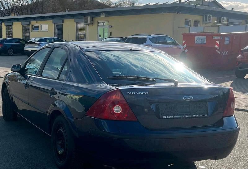 Gebraucht Ford Mondeo 110 PS (80 kW) 2001 Blau Limousine