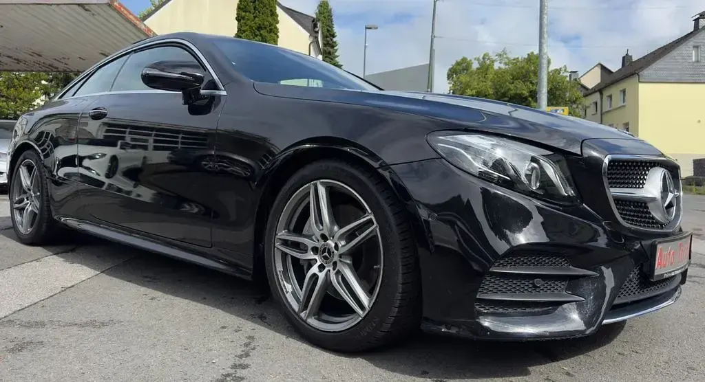 Gebraucht Mercedes E220 AMG 194 PS (142 kW) 2019 Schwarz Coupé