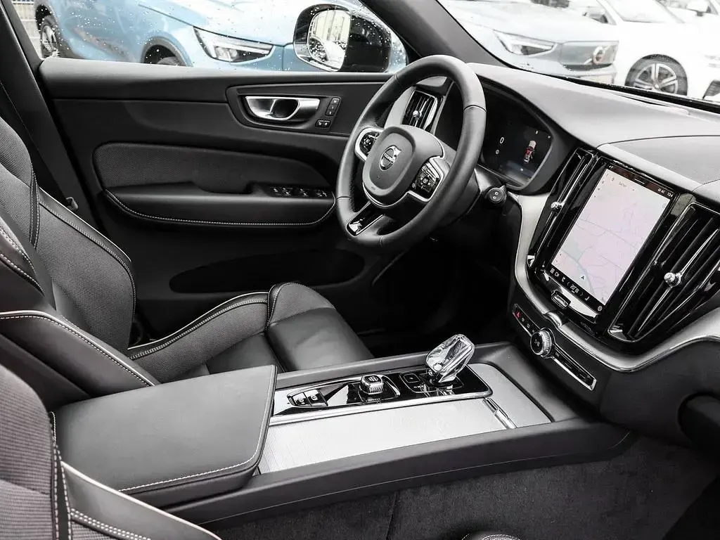 Gebraucht Volvo XC60 Plus 250 PS (183 kW) 2025 Schwarz SUV