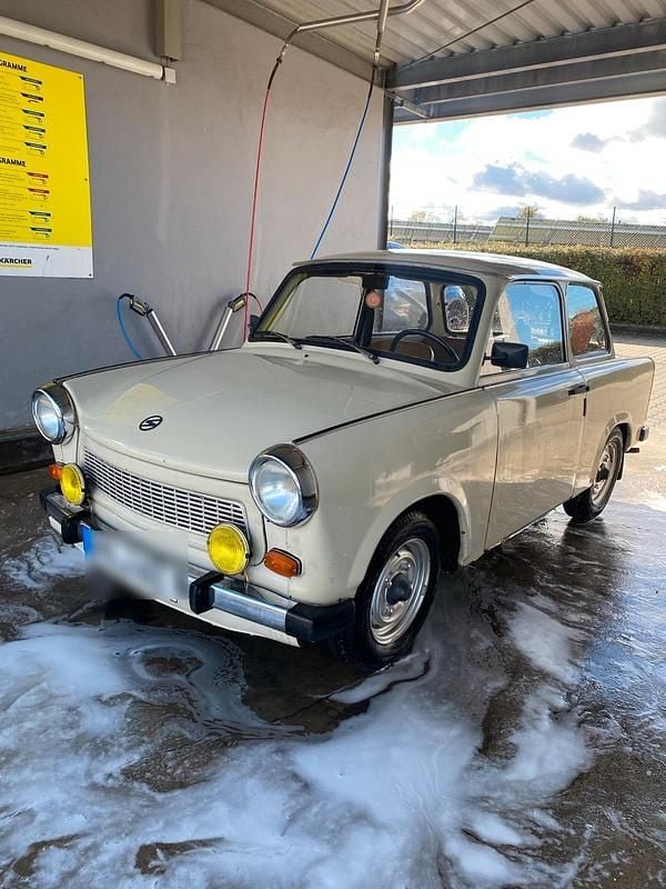 Andere farben Gebraucht 1987 Trabant 601 Limousine | 6.499 € - Bild 1/4