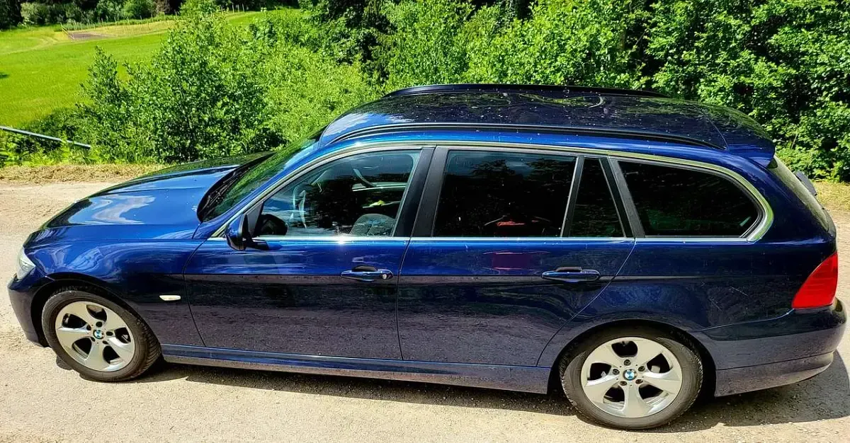 Gebraucht BMW 320 163 PS (119 kW) 2012 Blau Kombi