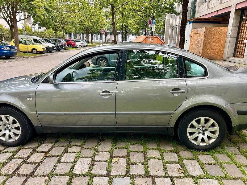 Gebraucht VW Passat 150 PS (110 kW) 2002 Grau Limousine
