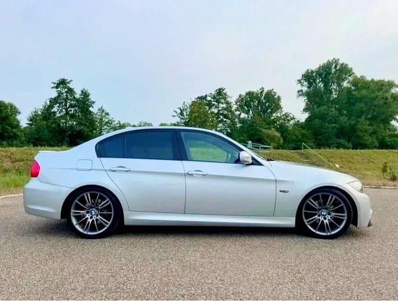 Grau Gebraucht 2011 BMW 318 Limousine | 9.000 € (Teuer) - Bild 1/4