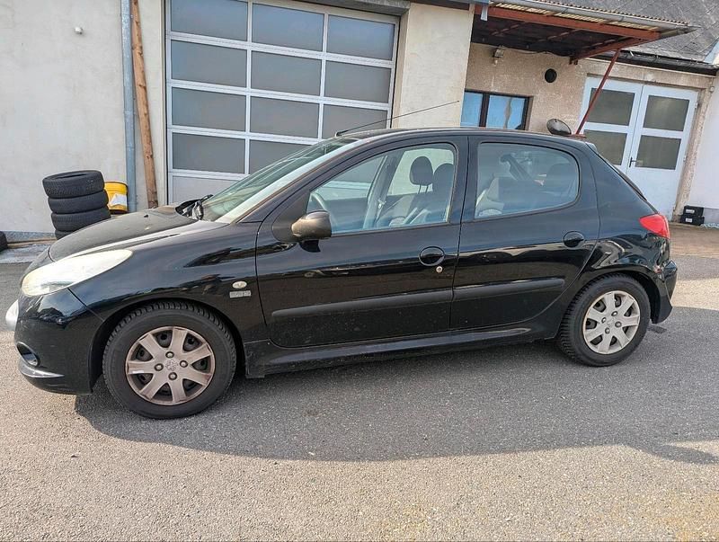 Schwarz Gebraucht 2011 Peugeot 206+ Kleinwagen | 2.300 € (Fairer Preis) - Bild 1/4