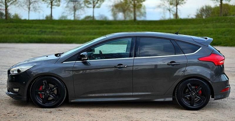 Gebraucht Ford Focus ST-Line 182 PS (133 kW) 2016 Grau Limousine