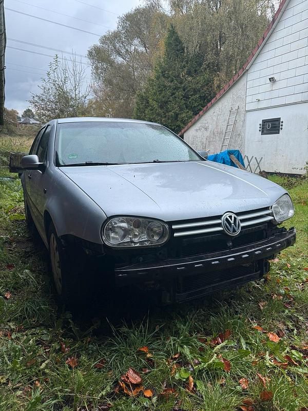 Silber Gebraucht 2003 VW Golf IV Limousine | 550 € (Superpreis) - Bild 1/4
