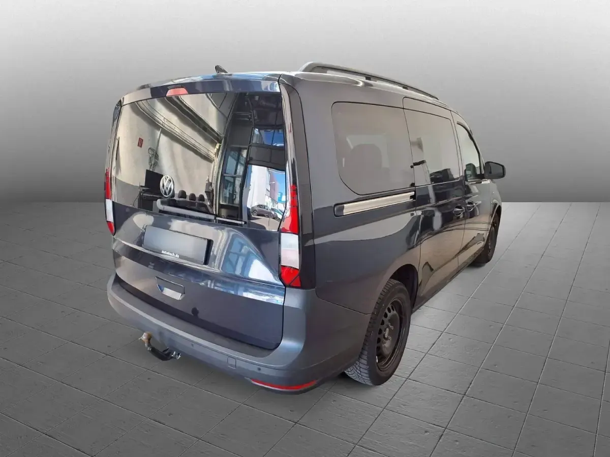 Gebraucht VW Caddy Maxi Basis 114 PS (83 kW) 2023 Starlight blue metallic Van / Kleinbus