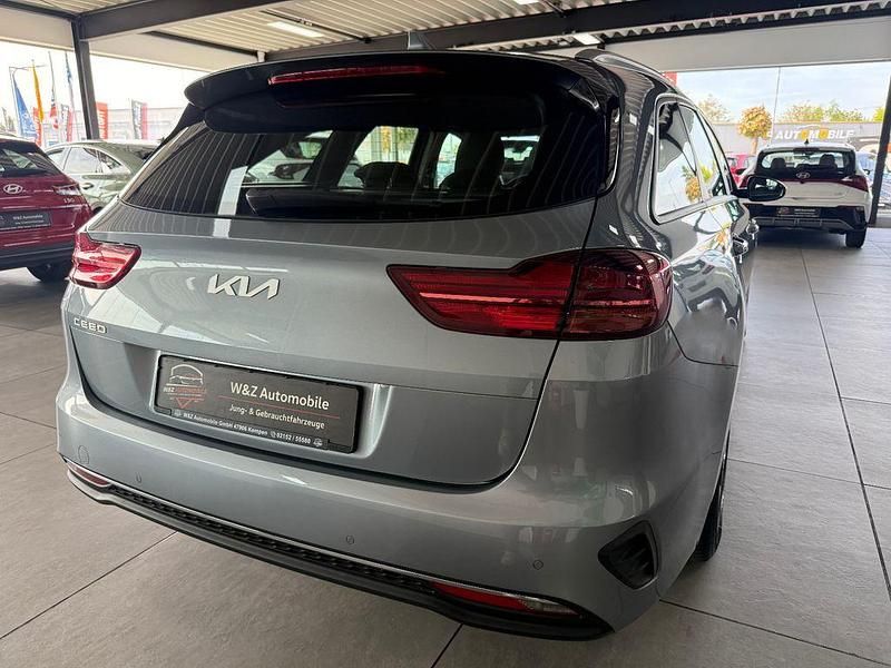 Gebraucht Kia Ceed 120 PS (88 kW) 2022 Silber Kleinwagen