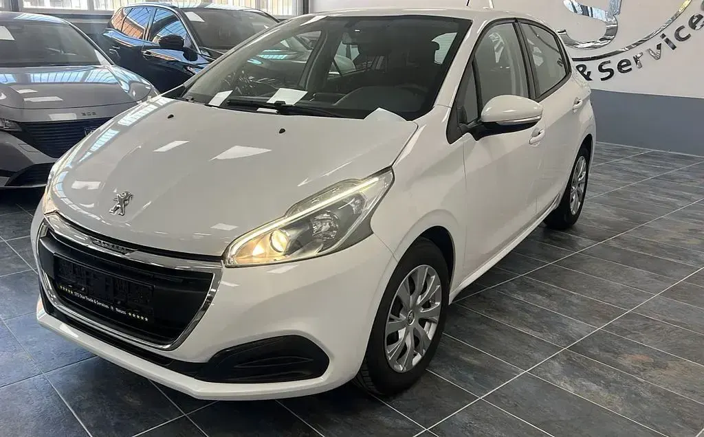 Gebraucht Peugeot 208 Active 68 PS (50 kW) 2019 Weiß Kleinwagen