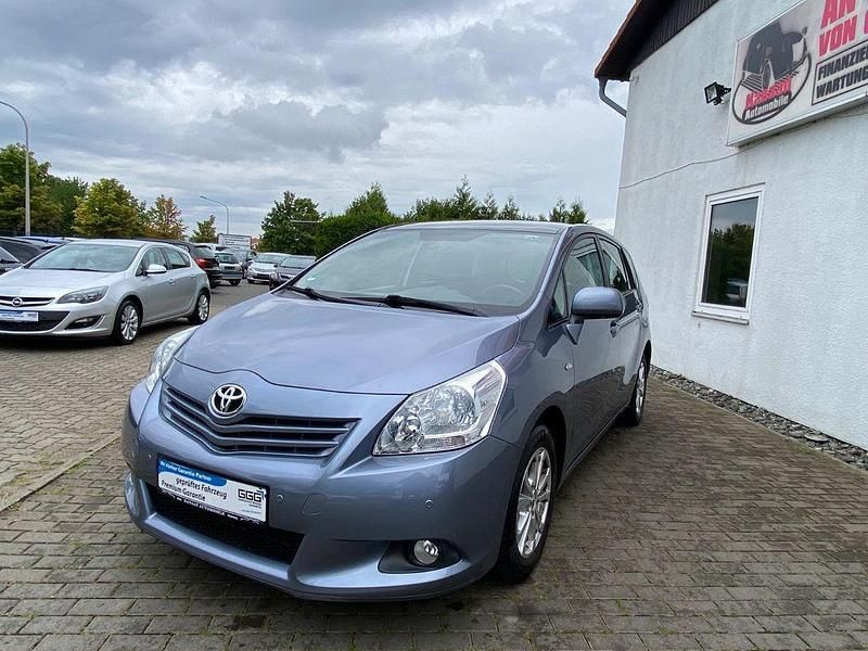 Gebraucht Toyota Verso Edition 132 PS (97 kW) 2011 Blau Van / Kleinbus