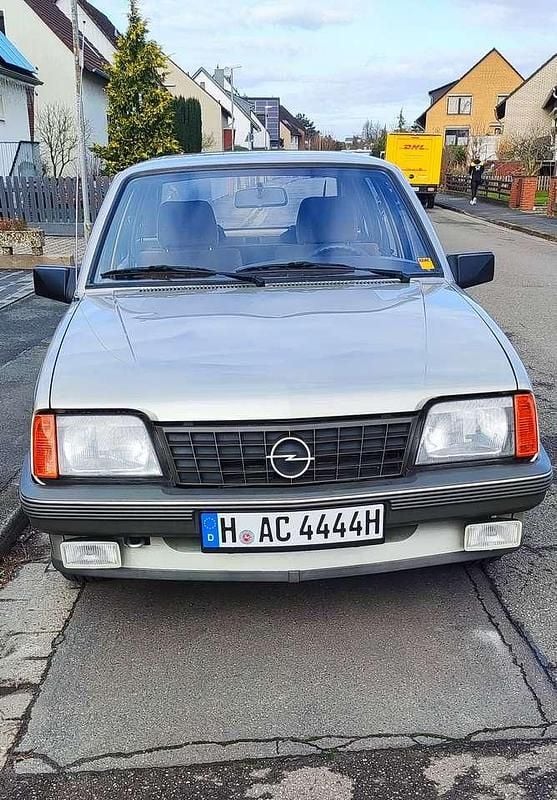 Silber Gebraucht 1986 Opel Ascona Limousine | 6.550 € - Bild 1/4