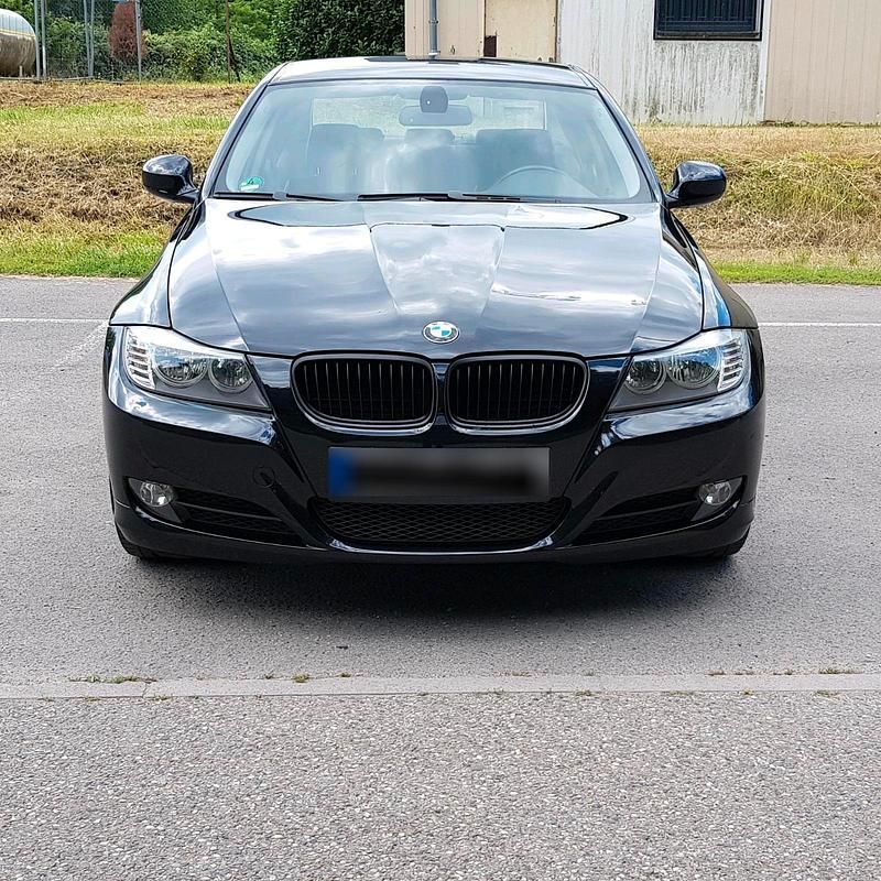 Gebraucht BMW 320 170 PS (125 kW) 2009 Schwarz Limousine