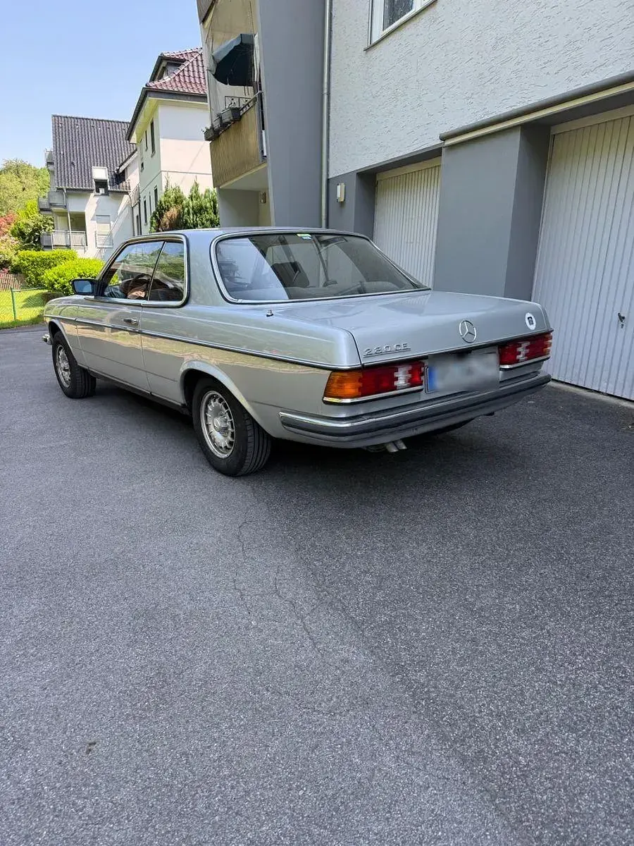 Gebraucht Mercedes 280 185 PS (136 kW) 1978 Silber Coupé
