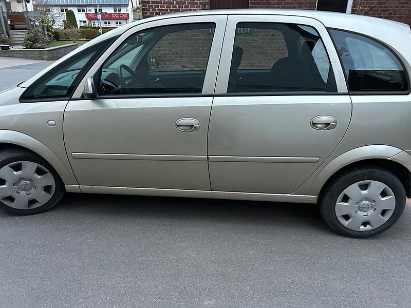 Gebraucht Opel Meriva 105 PS (77 kW) 2006 Gold Van / Kleinbus