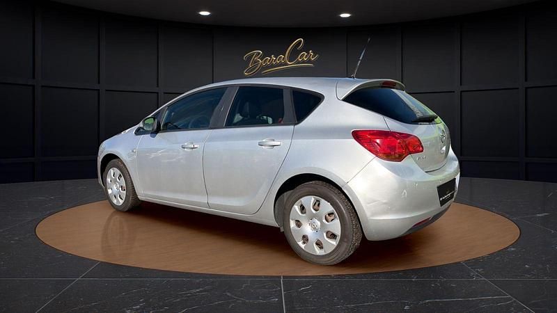 Gebraucht Opel Astra Design Edition 116 PS (85 kW) 2011 Silber Limousine