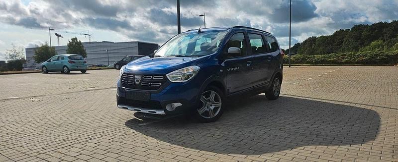 Blau Gebraucht 2021 Dacia Lodgy Stepway Van / Kleinbus | 7.990 € (Superpreis) - Bild 1/4