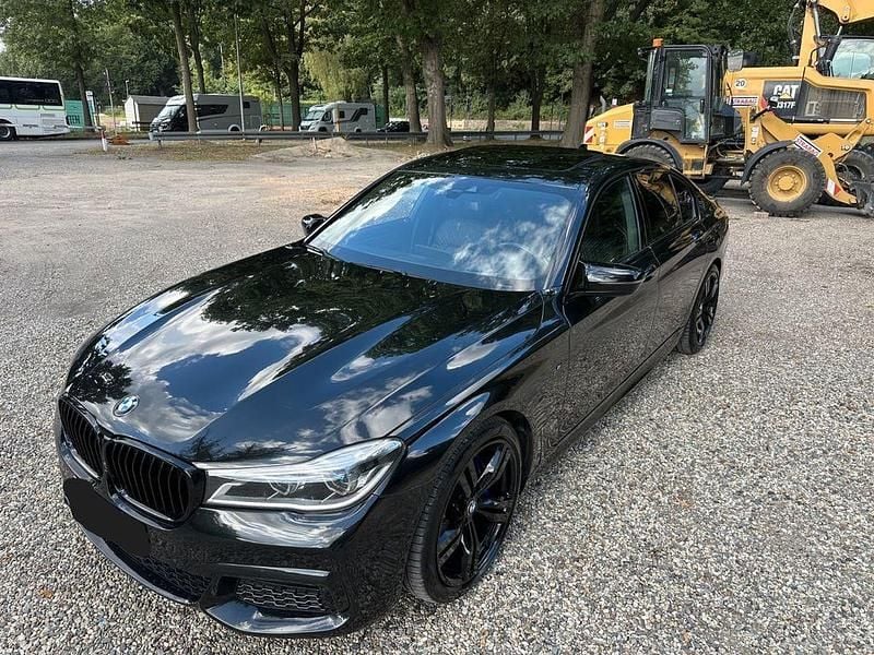 Schwarz Gebraucht 2015 BMW 730 M Sport Limousine | 34.900 € - Bild 1/4