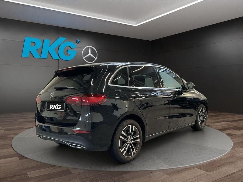 Gebraucht Mercedes E250 Progressive 163 PS (119 kW) 2024 Schwarz Limousine