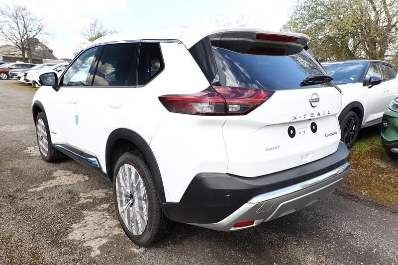 Neu Nissan X-Trail Tekna+ 213 PS (156 kW) 2025 Pearl white perleffekt SUV