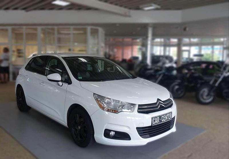 Gebraucht Citroën C4 SELECTION 95 PS (69 kW) 2012 Weiss banquise Limousine