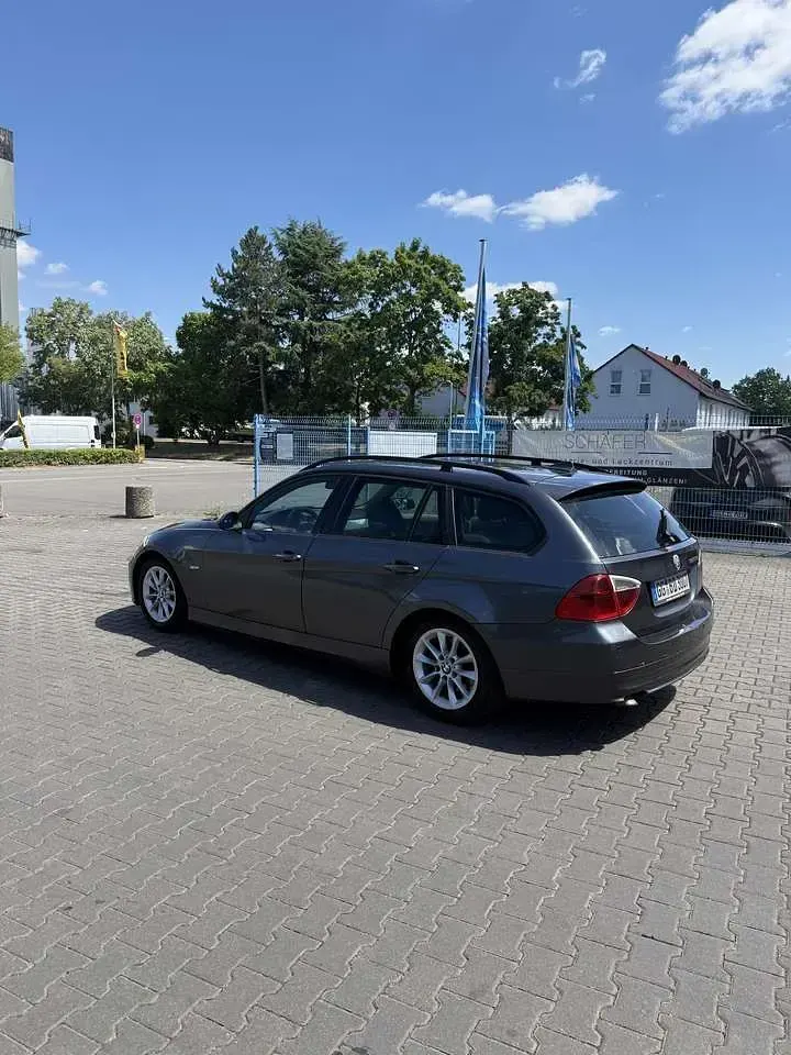 Gebraucht BMW 320 163 PS (119 kW) 2005 Grau Kombi