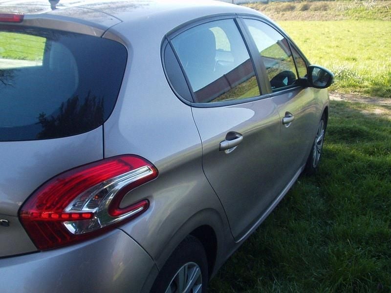 Gebraucht Peugeot 208 Active 82 PS (60 kW) 2012 Kleinwagen