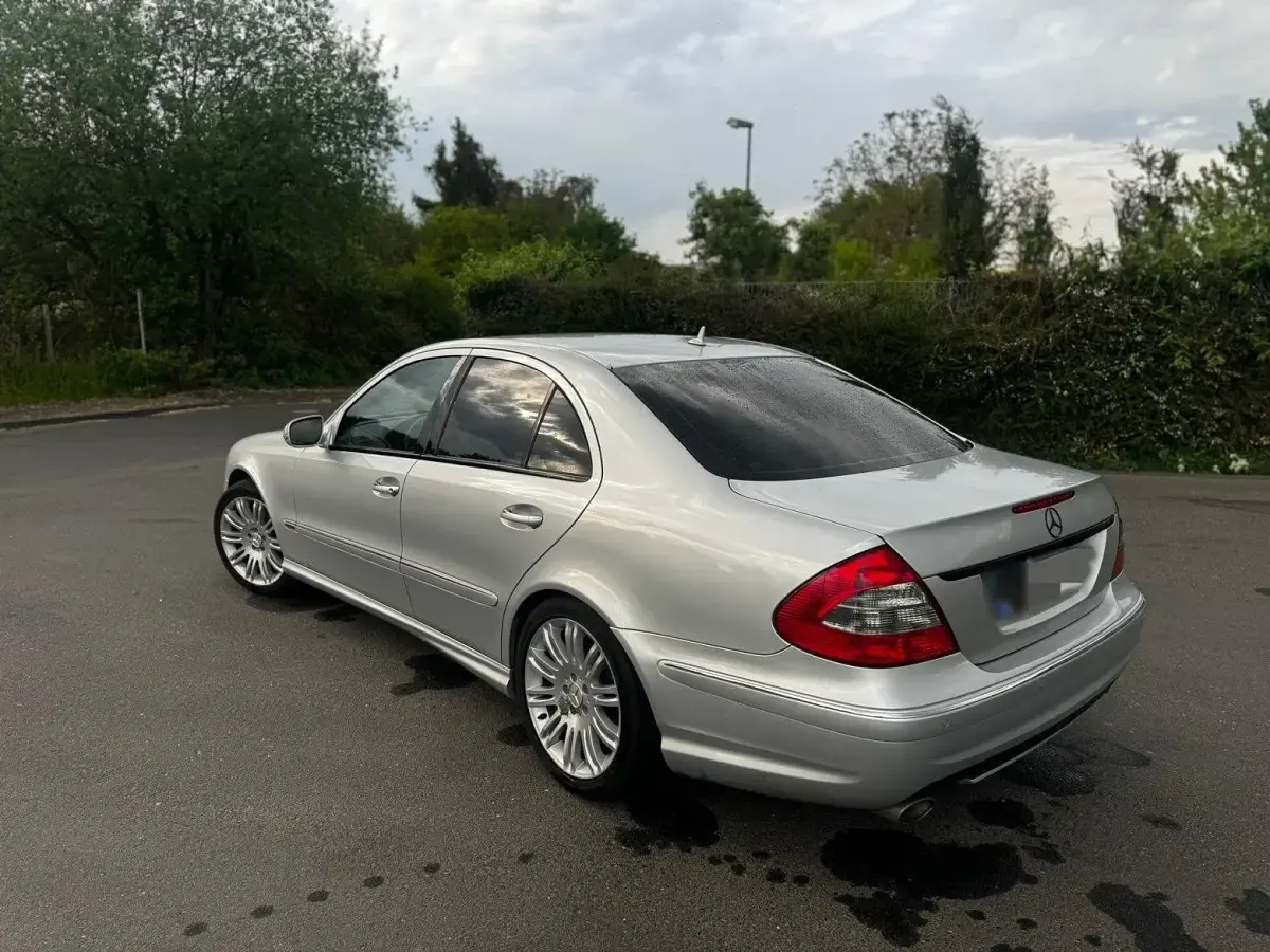 Używany Mercedes E280 AMG 190 KM (139 kW) 2007 Srebrny Sedan/Limuzyna
