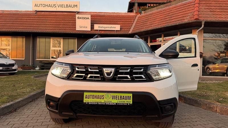 Weiß Gebraucht 2022 Dacia Duster Essentiel SUV | 13.990 € (Guter Preis) - Bild 1/4