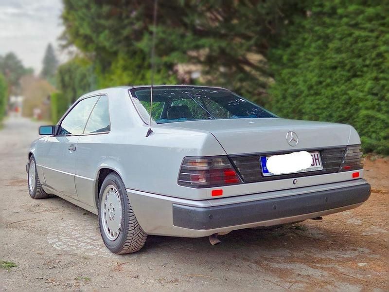 Gebraucht Mercedes 230 132 PS (97 kW) 1988 Silber Coupé