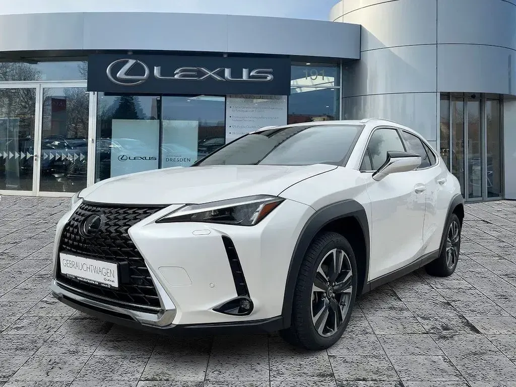 Gebraucht Lexus UX 250h 184 PS (135 kW) 2023 Titaniumweiß SUV